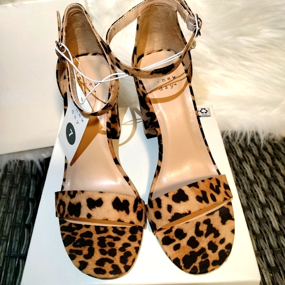 A New Day Ema High Heel Block Pumps Leopard Print Multiple sizes - Picture 3 of 5
